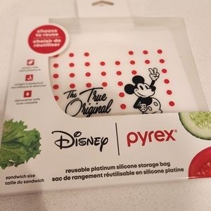 NWT Pyrex Disney Mickey Mouse Sandwich Size Silicone Storage Bag